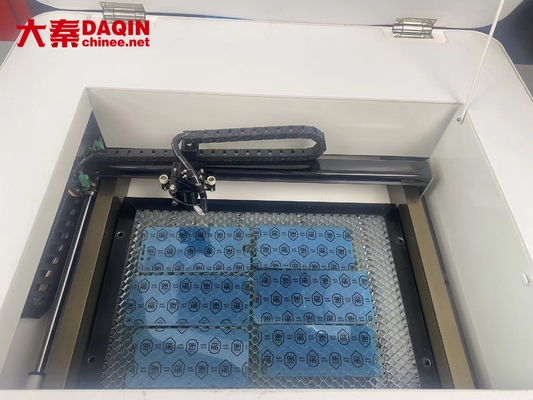 30W 40W 110V- 220V เครื่องตัดเลเซอร์การตราไม้ / MDF / Arylic / พลาสติก / ยาง CNC ไม่โลหะ
