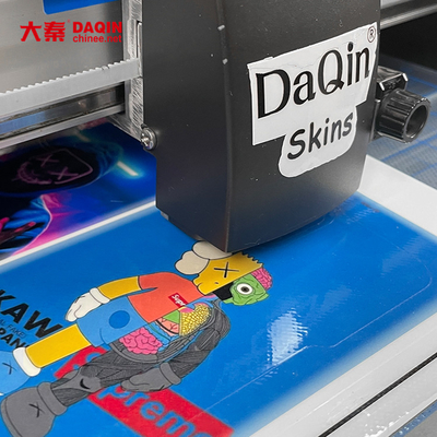 Daqin Stickers Die Cut Sticker Maker ฟิล์มกรองแสงส่วนบุคคล Mobile Skin Cutter 3M Skin Cutter