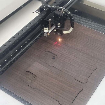 30W 40W 110V- 220V เครื่องตัดเลเซอร์การตราไม้ / MDF / Arylic / พลาสติก / ยาง CNC ไม่โลหะ