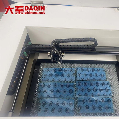 Daqin เครื่องตัดเลเซอร์ฟิล์มกันรอยสำหรับกระจกนิรภัย 30W