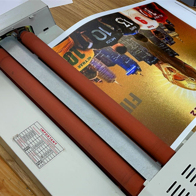 พลอตเตอร์เครื่องตัด Graphtec ที่ควบคุมด้วยคอมพิวเตอร์และซอฟต์แวร์การออกแบบผิว