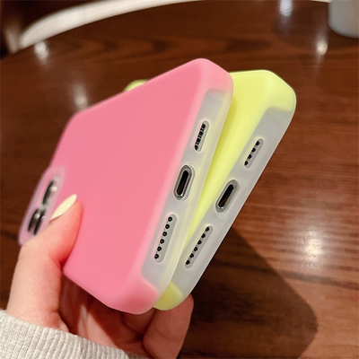 เคสซิลิโคนเหลวสำหรับโทรศัพท์มือถือเจลลี่เป็นมิตรกับผิวพร้อมซับในไมโครไฟเบอร์นุ่มสำหรับ Iphone 15 Pro