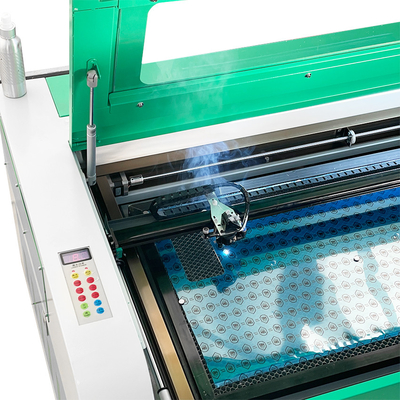 เครื่องตัดเลเซอร์ Daqin ความแม่นยําสูง อาศัยในบ้าน โรงงาน CO2 CNC โปรแกรมตัดธุรกิจ