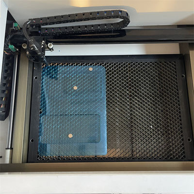 เครื่องตัดเลเซอร์สำหรับฟิล์มกันรอยหน้าจอ รองรับทุกรุ่นและทุกรูปทรง ปรับเปลี่ยนและเพิ่มข้อมูลเทมเพลตได้ง่าย